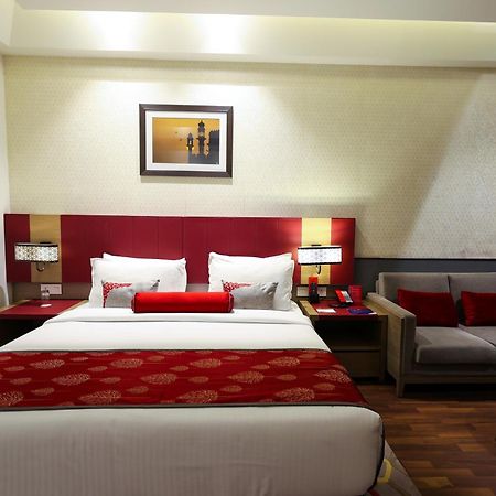 Ramada Plaza By Wyndham Lucknow Hotel Exterior foto