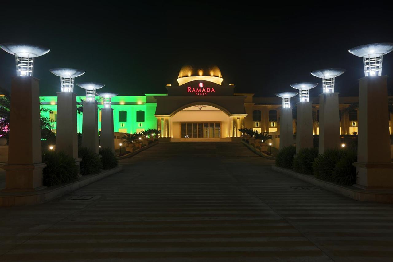 Ramada Plaza By Wyndham Lucknow Hotel Exterior foto