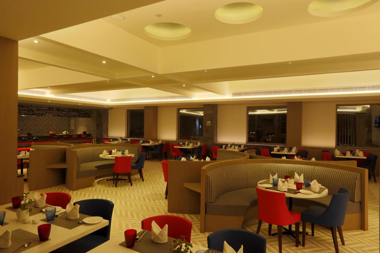Ramada Plaza By Wyndham Lucknow Hotel Exterior foto