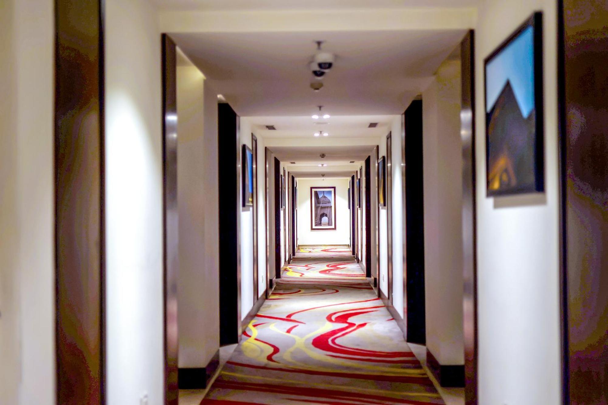 Ramada Plaza By Wyndham Lucknow Hotel Exterior foto