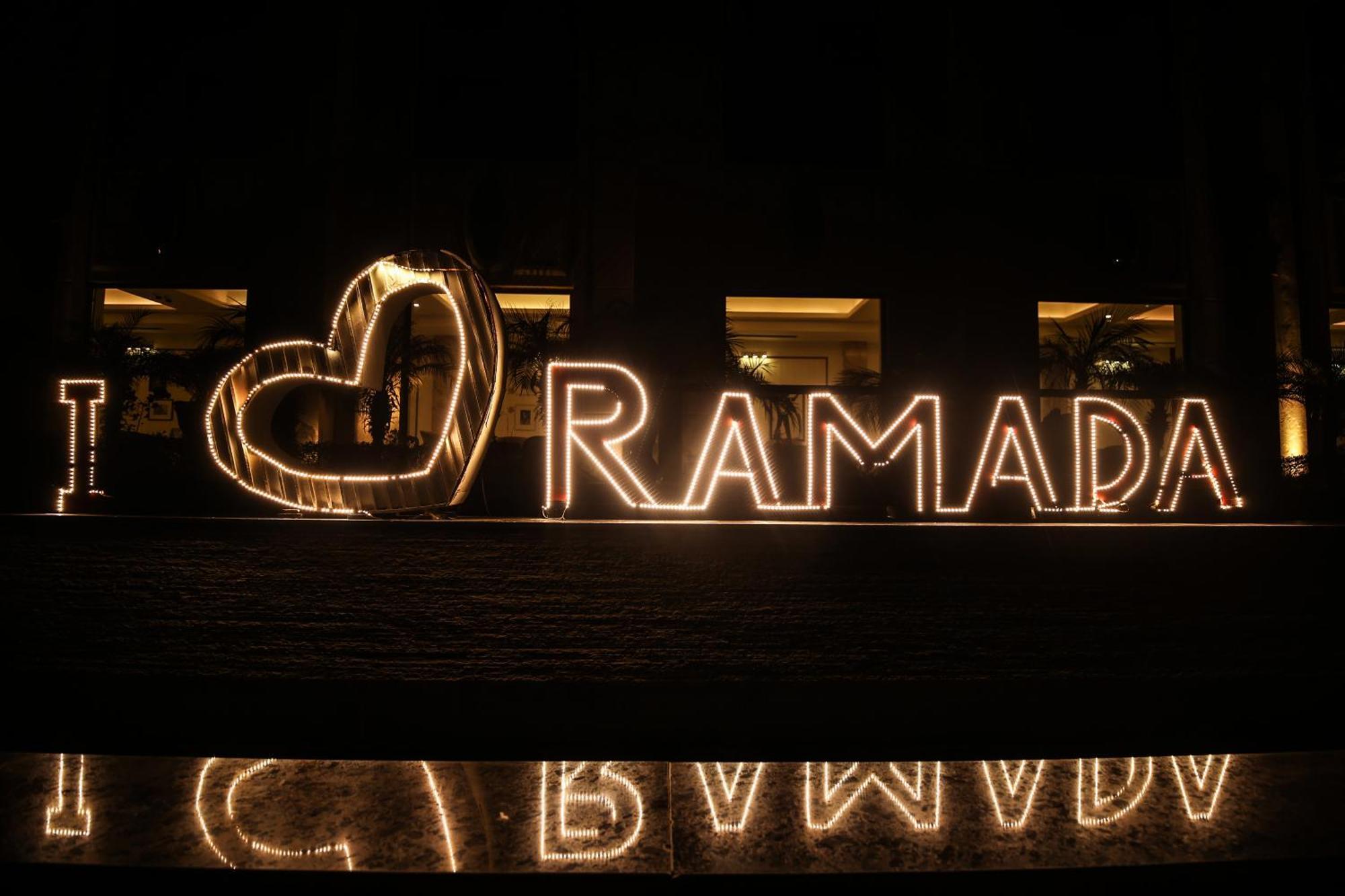 Ramada Plaza By Wyndham Lucknow Hotel Exterior foto