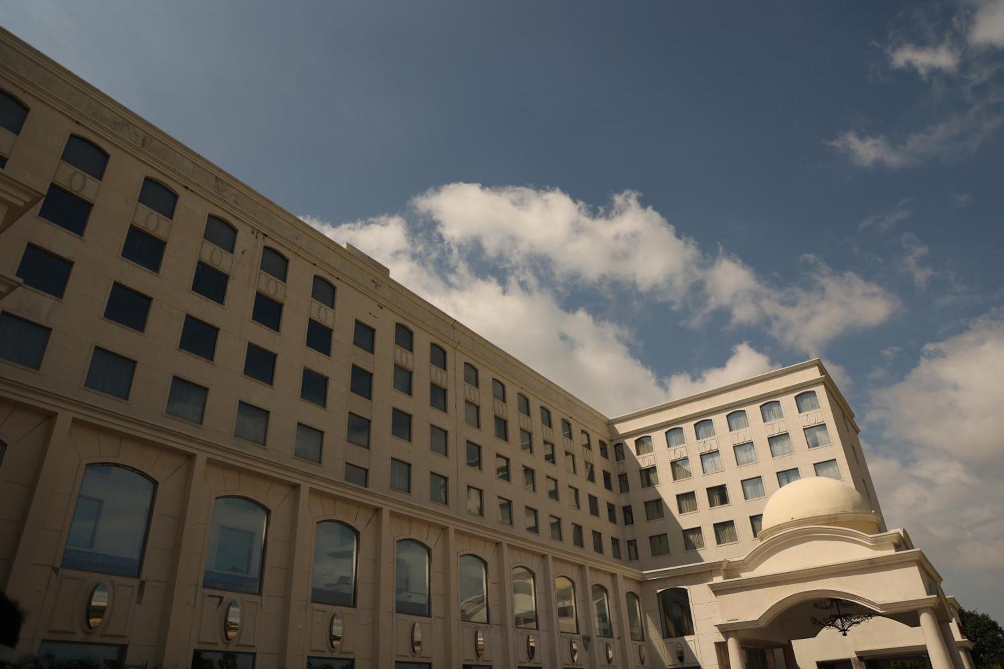 Ramada Plaza By Wyndham Lucknow Hotel Exterior foto