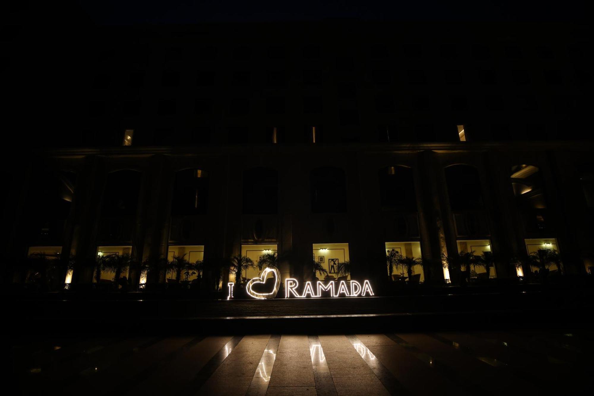 Ramada Plaza By Wyndham Lucknow Hotel Exterior foto