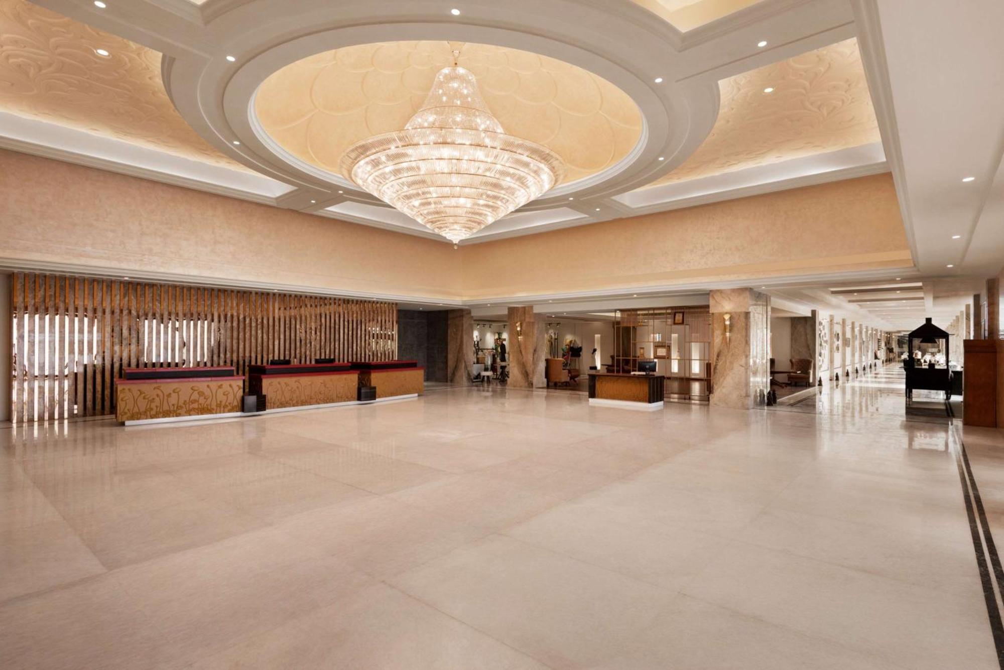 Ramada Plaza By Wyndham Lucknow Hotel Exterior foto