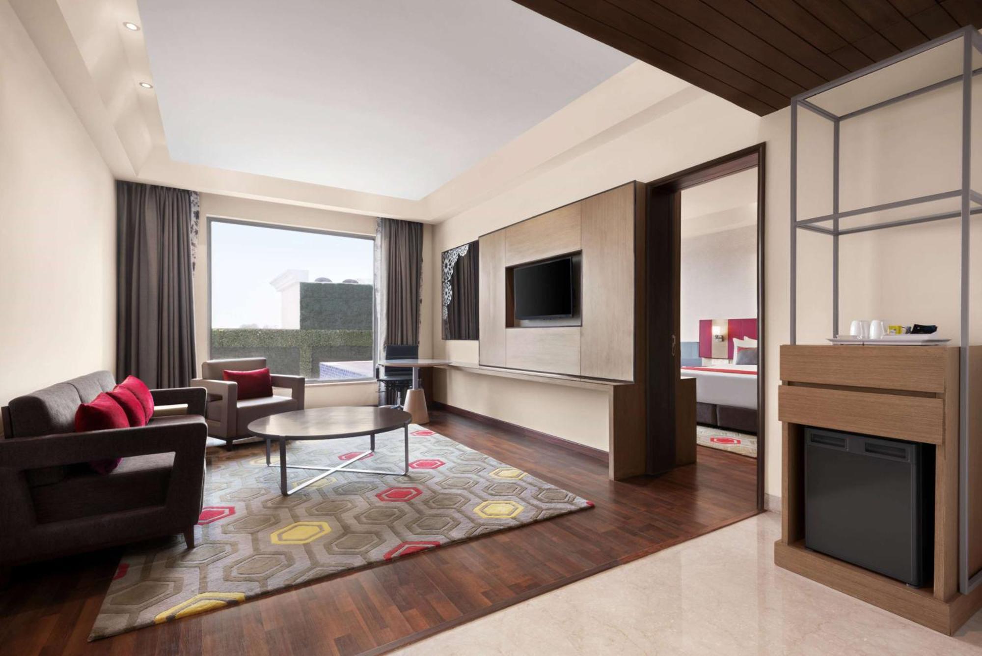 Ramada Plaza By Wyndham Lucknow Hotel Exterior foto