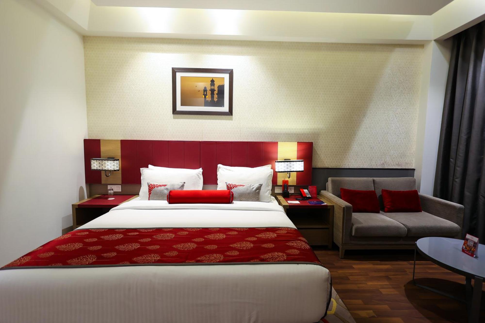 Ramada Plaza By Wyndham Lucknow Hotel Exterior foto