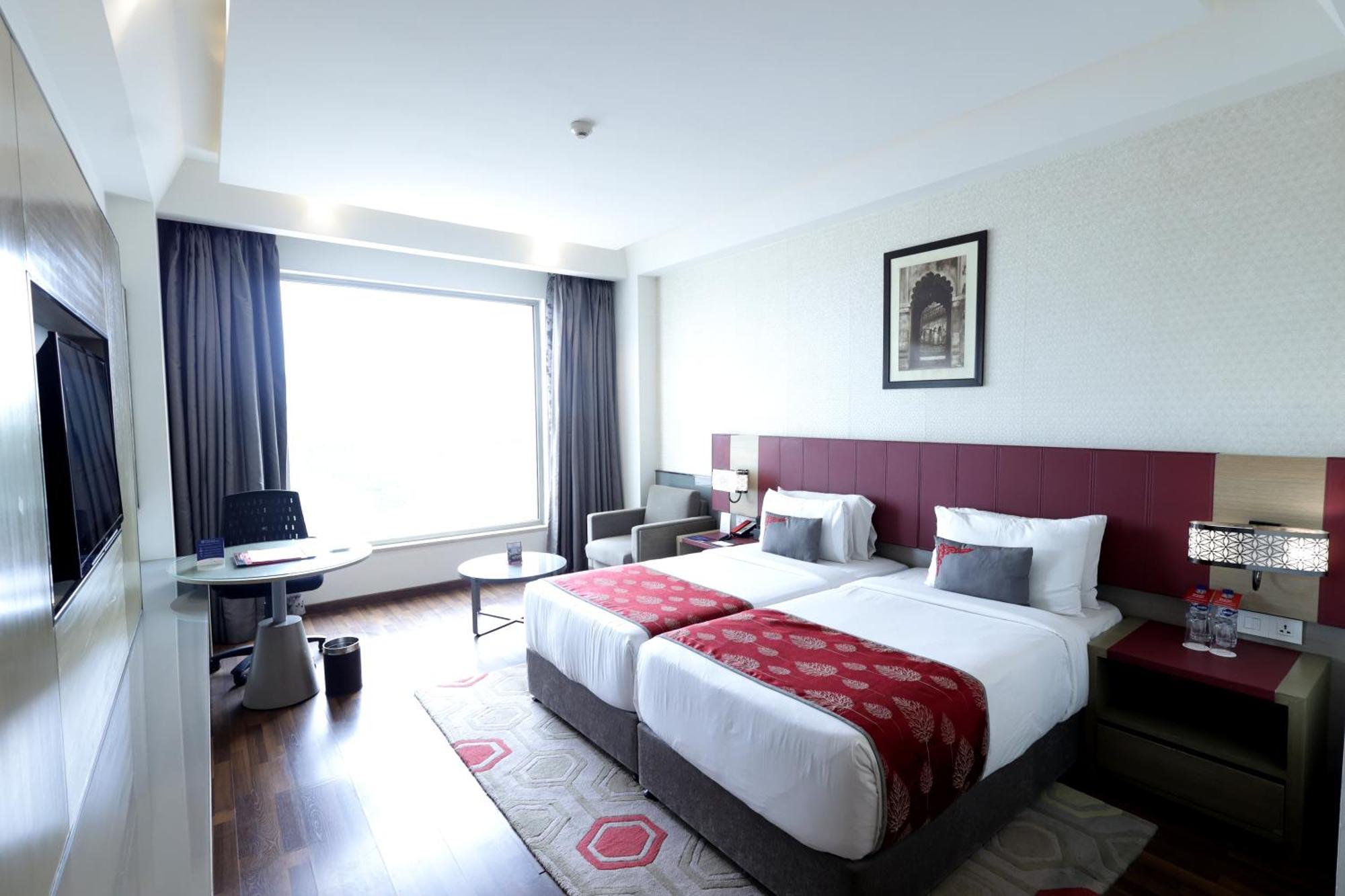 Ramada Plaza By Wyndham Lucknow Hotel Exterior foto