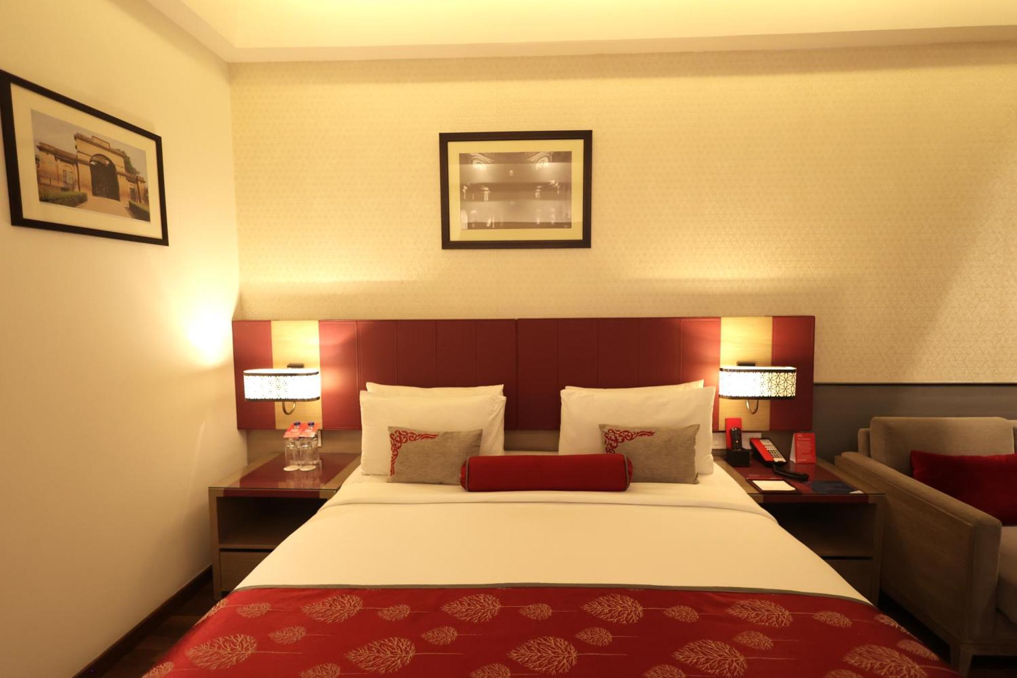 Ramada Plaza By Wyndham Lucknow Hotel Exterior foto