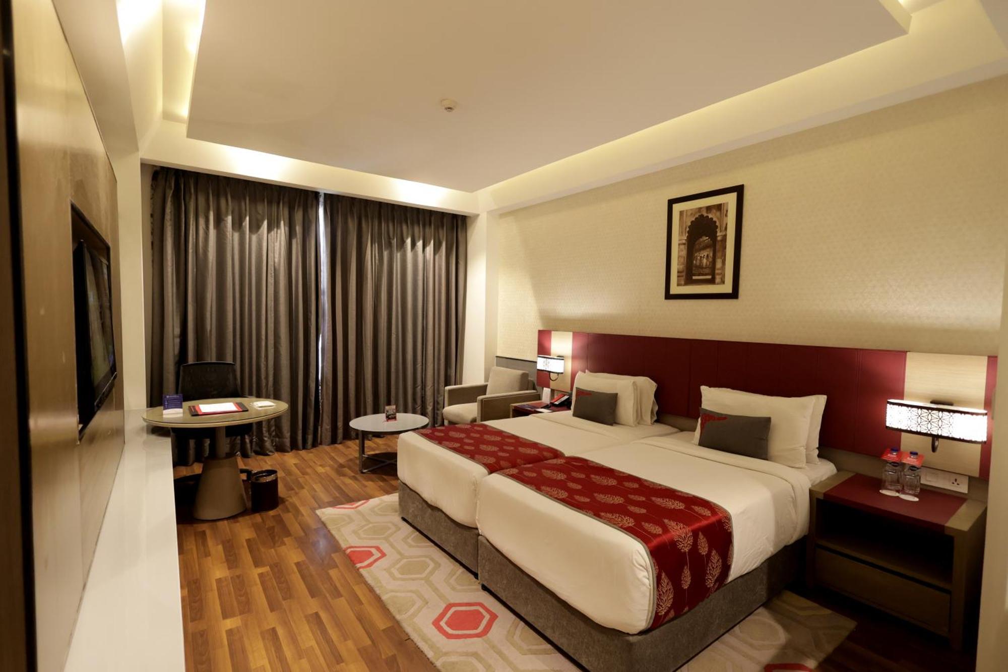 Ramada Plaza By Wyndham Lucknow Hotel Exterior foto