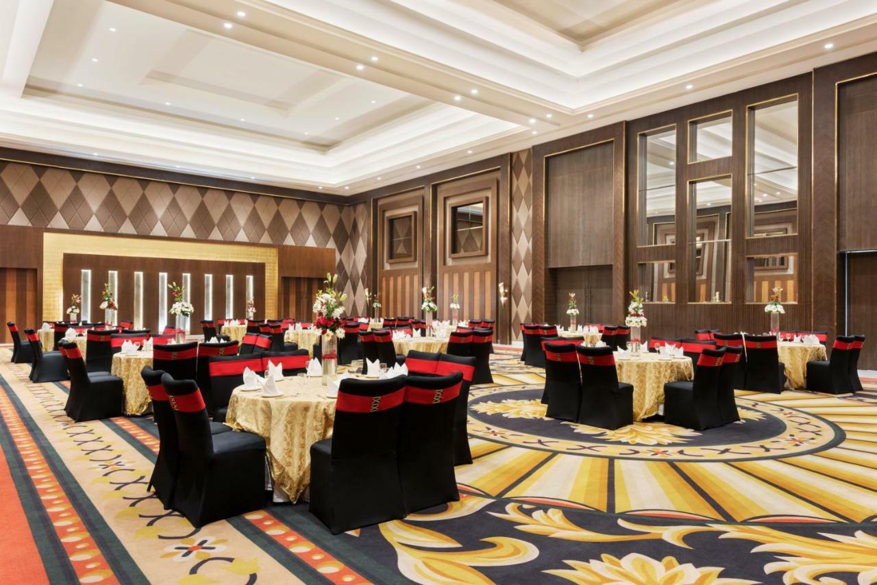 Ramada Plaza By Wyndham Lucknow Hotel Exterior foto
