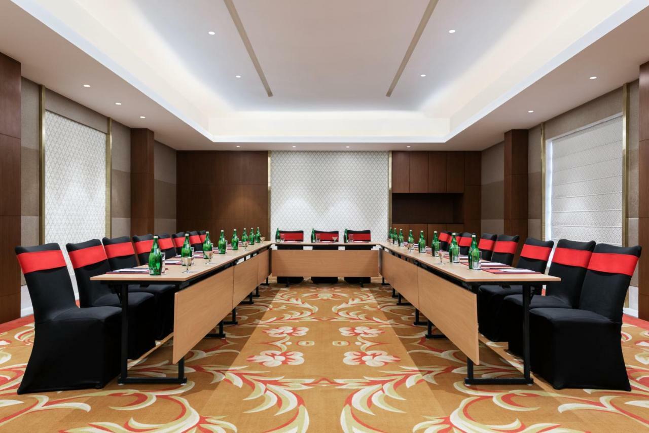 Ramada Plaza By Wyndham Lucknow Hotel Exterior foto